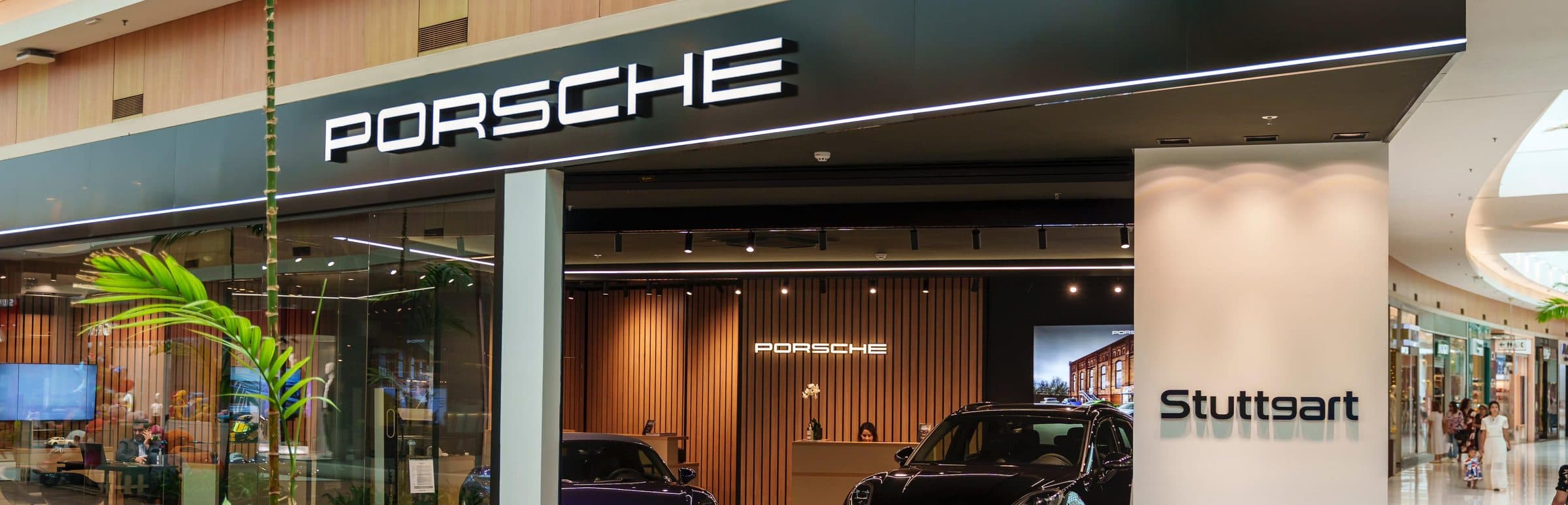 Loja Porsche NOW, projeto da Remix Arquitetura