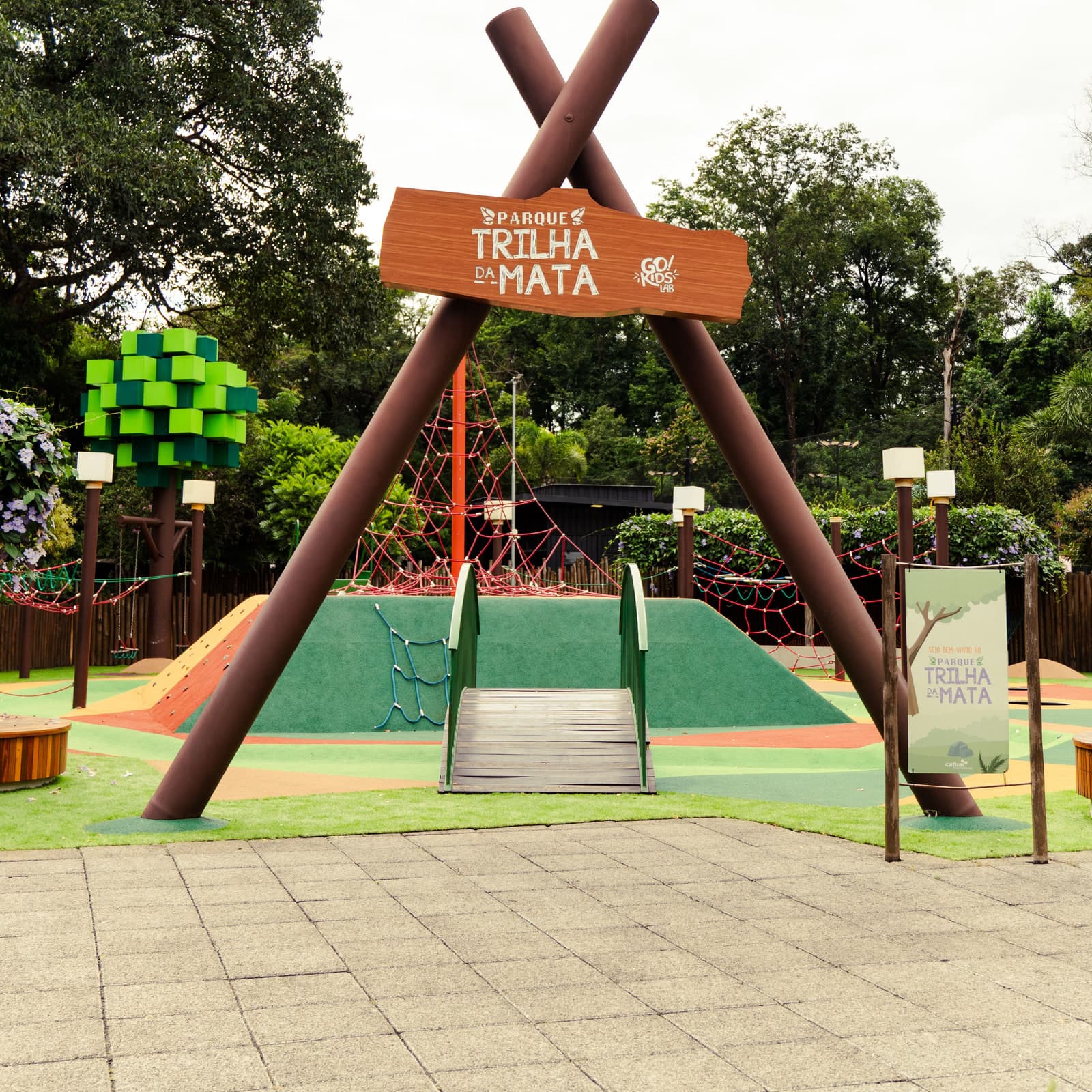 Espaço lúdico Trilha da Mata projetado pela Remix Arquitetura