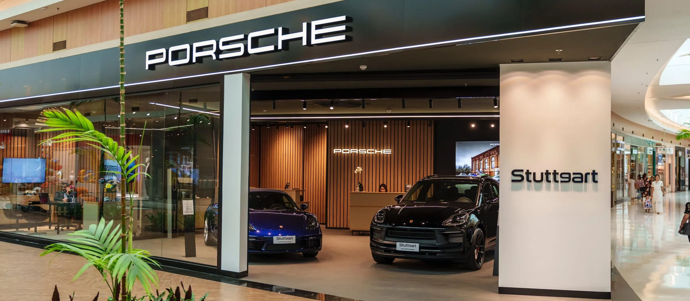 Fachada da loja Porsche NOW no Shopping Catuaí Maringá